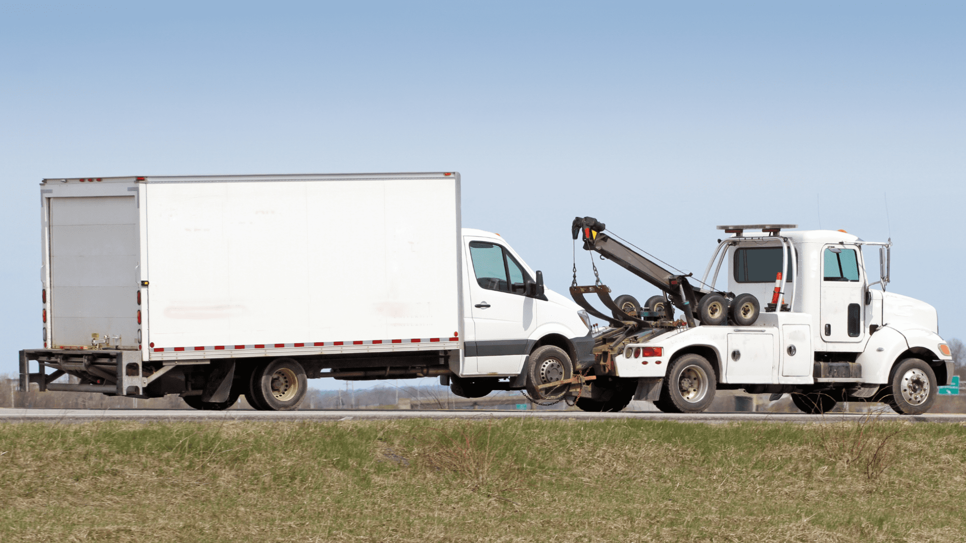 24/7 Best Heavy Truck Tow Service - Mr Towing Services